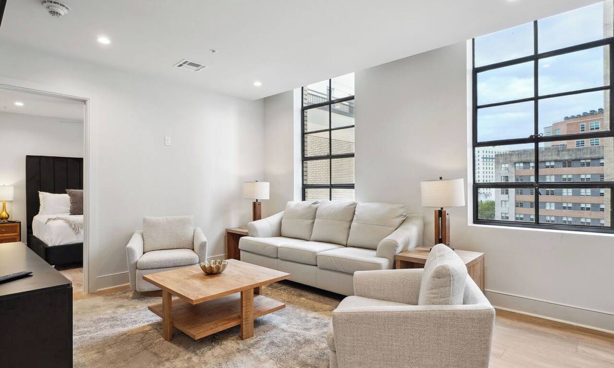 Central Business District Hotel | The Eleanor 5BD/3B - 4 King Bedrooms & F/F Bunkbed