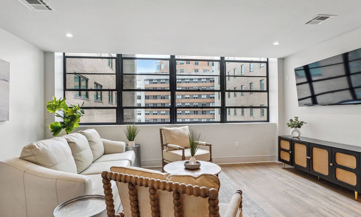 Central Business District Hotel | The Eleanor 7BD/7B, All Kings, Connecting Door