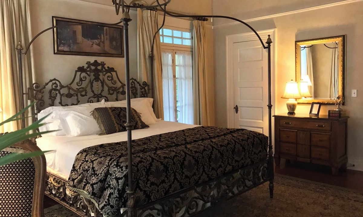 Hammond Bed & Breakfast | The Evangeline Room W/King Bed