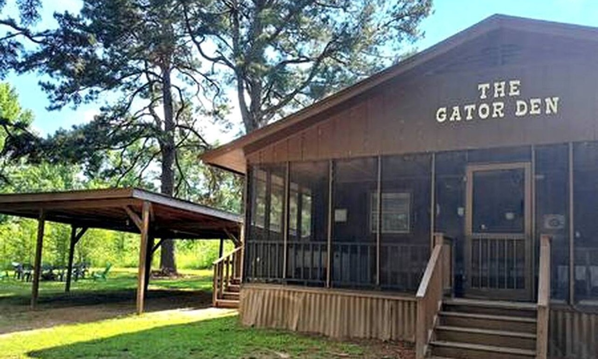 Karnack Cottage | The Gator Den at Caddo Lake in Karnack, Texas