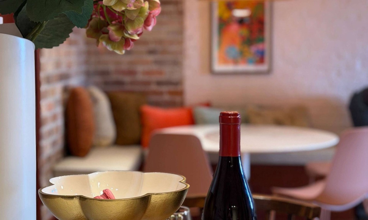 Faubourg Lafayette Apartment | The Gisele: 4br/3ba for 8 Pool + Streetcar Stop