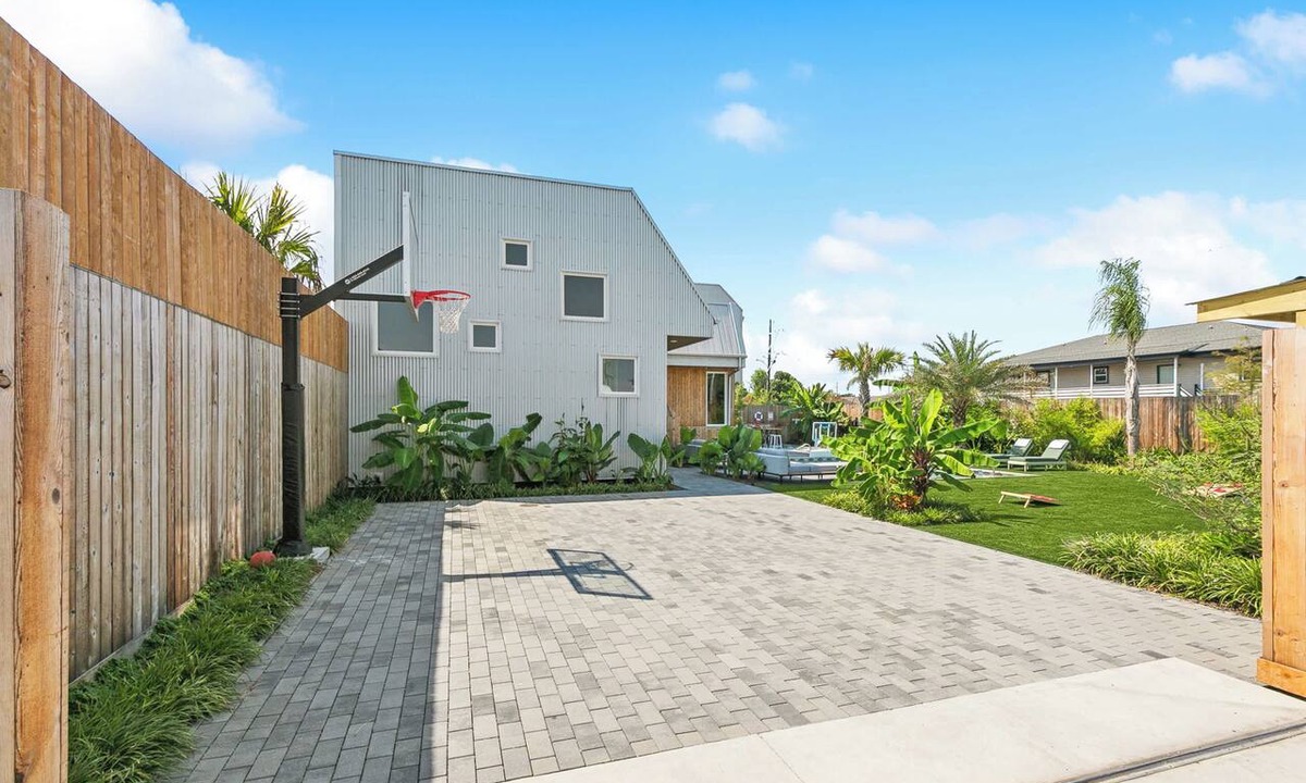 Bywater Hotel | The Herald at CastleDay - Private Pool, Spa