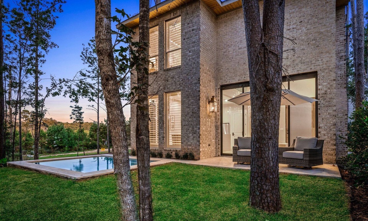 Hufsmith House | The Hide - Peaceful forest retreat just minutes from the city.