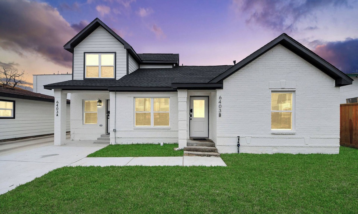 Riverside Terrace Apartment | The Ivory House- Gated 2BR Urban Escape- Downtown HTX- Medical Center