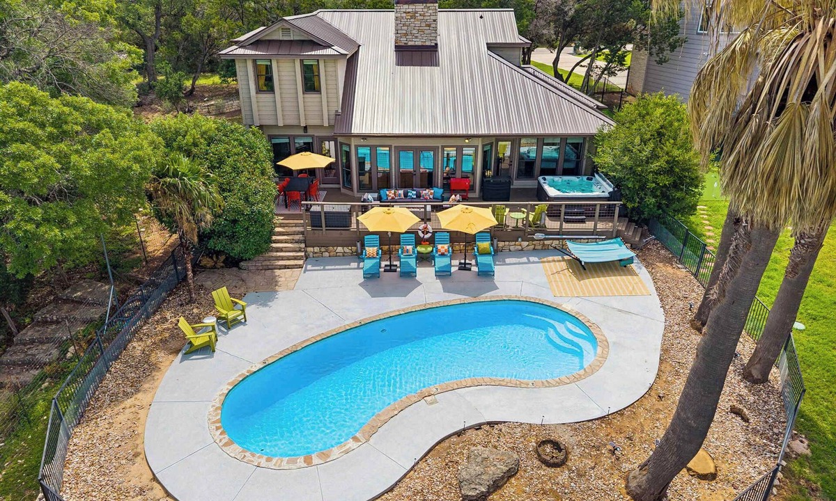 Lakeway House | The Lakeside Soundtrack | Pool, Hot Tub, Games