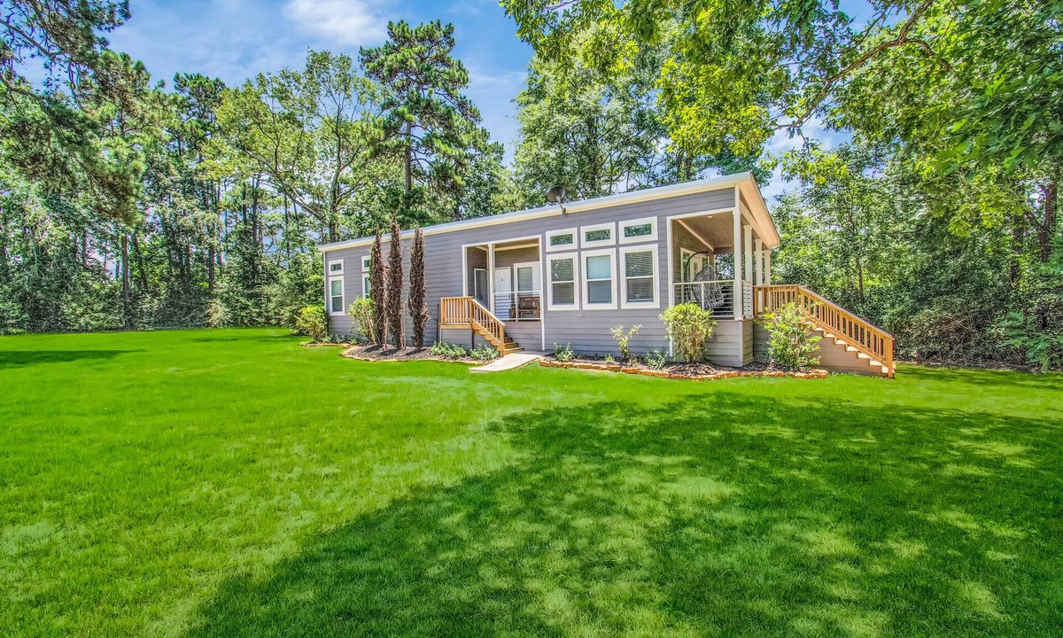 Willis House | The Lantana Tiny Home ~ Cottage in the Woods ~ NEW HOT TUB & DOGGY PLAY YARD
