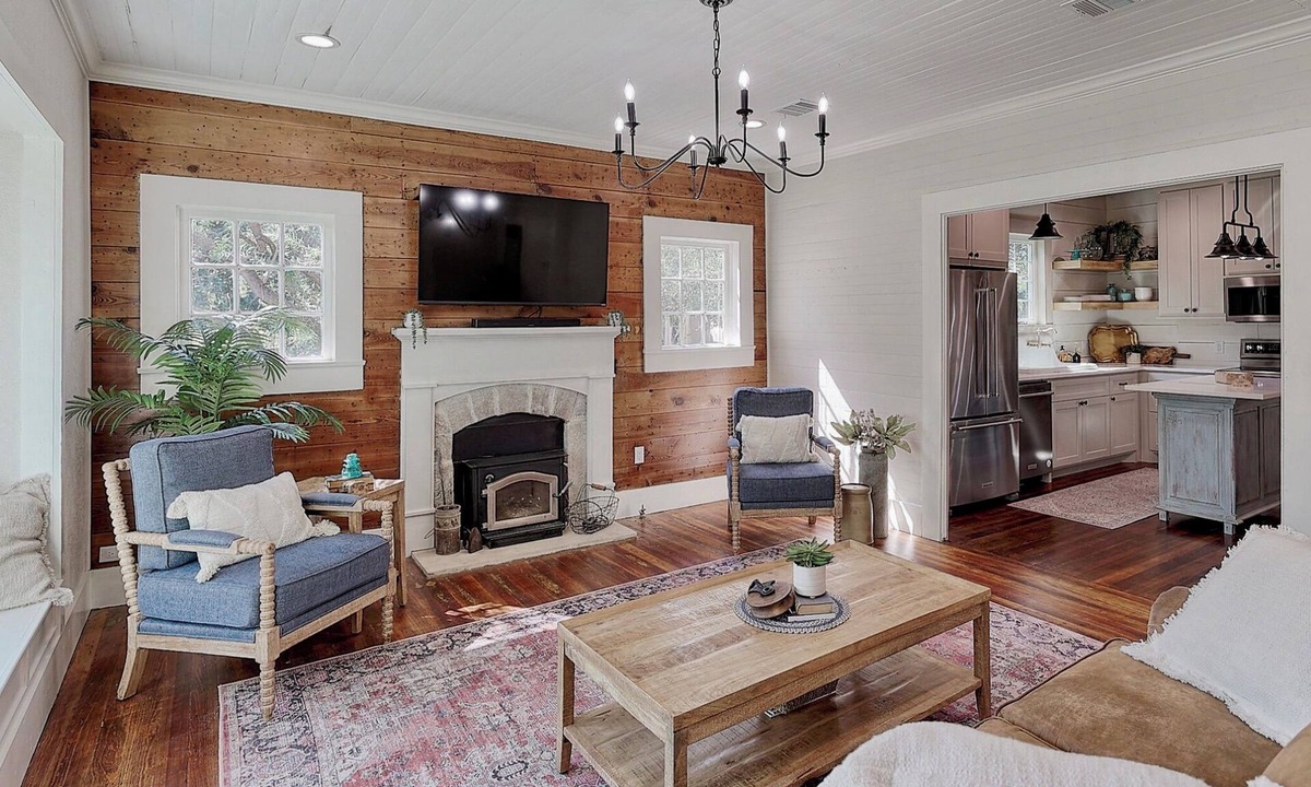 Hico Cottage | The Lazey Dazey Cottage, Dating back to 1884 in Hico, Texas