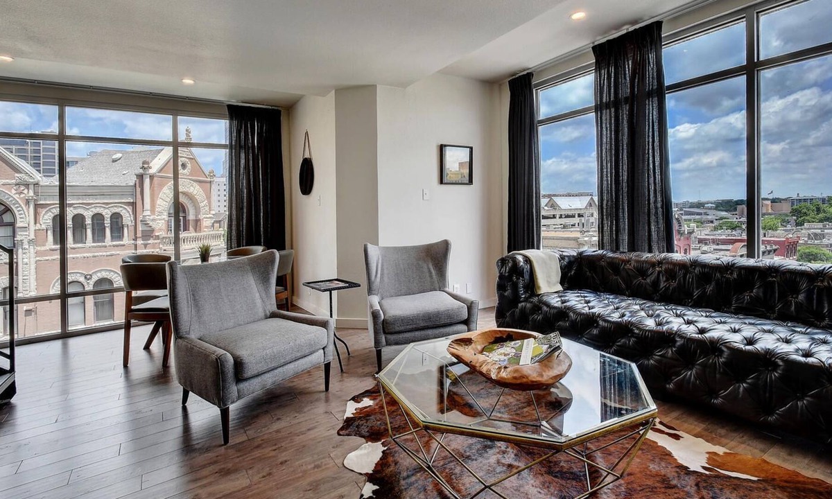 Downtown Austin Apartment | The Littlefields by Lodgewell, Corner Loft Trio of Balconies