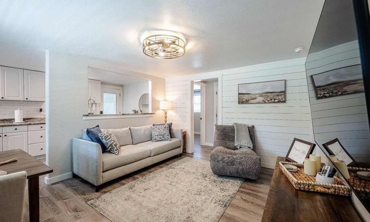 La Vernia House | The Magnolia Cottage: Escape the big City- Charming Cozy house in La Vernia!