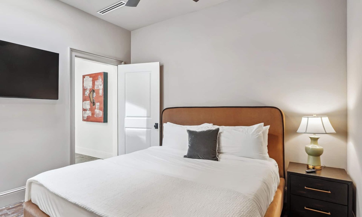 Central Business District Apartment | The Mary Beth Hotel & Gallery