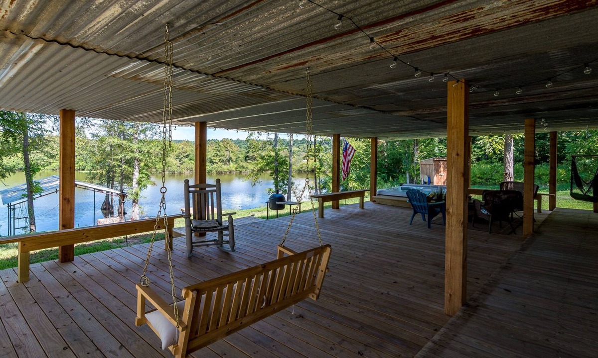 De Soto Parish Cabin | The only VRBO on the North end of Toledo Bend. Cabin with lakefront access