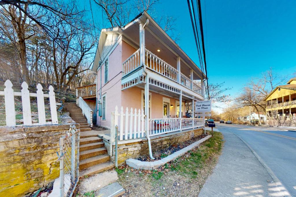 Eureka Springs Historic District House | The Pink House on Main