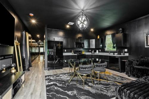 Florida Area Apartment | The Saints House, Luxury 5BR Near FQ