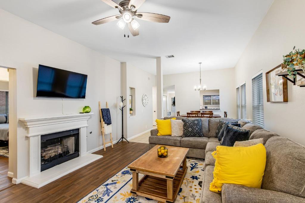 Pflugerville House | The Secretariat