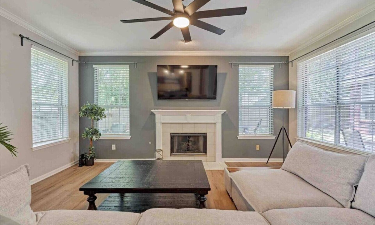 Alden Bridge House | The Woodlands 3BR 1-Story Retreat | Grill | Baby Friendly | Open Kitchen