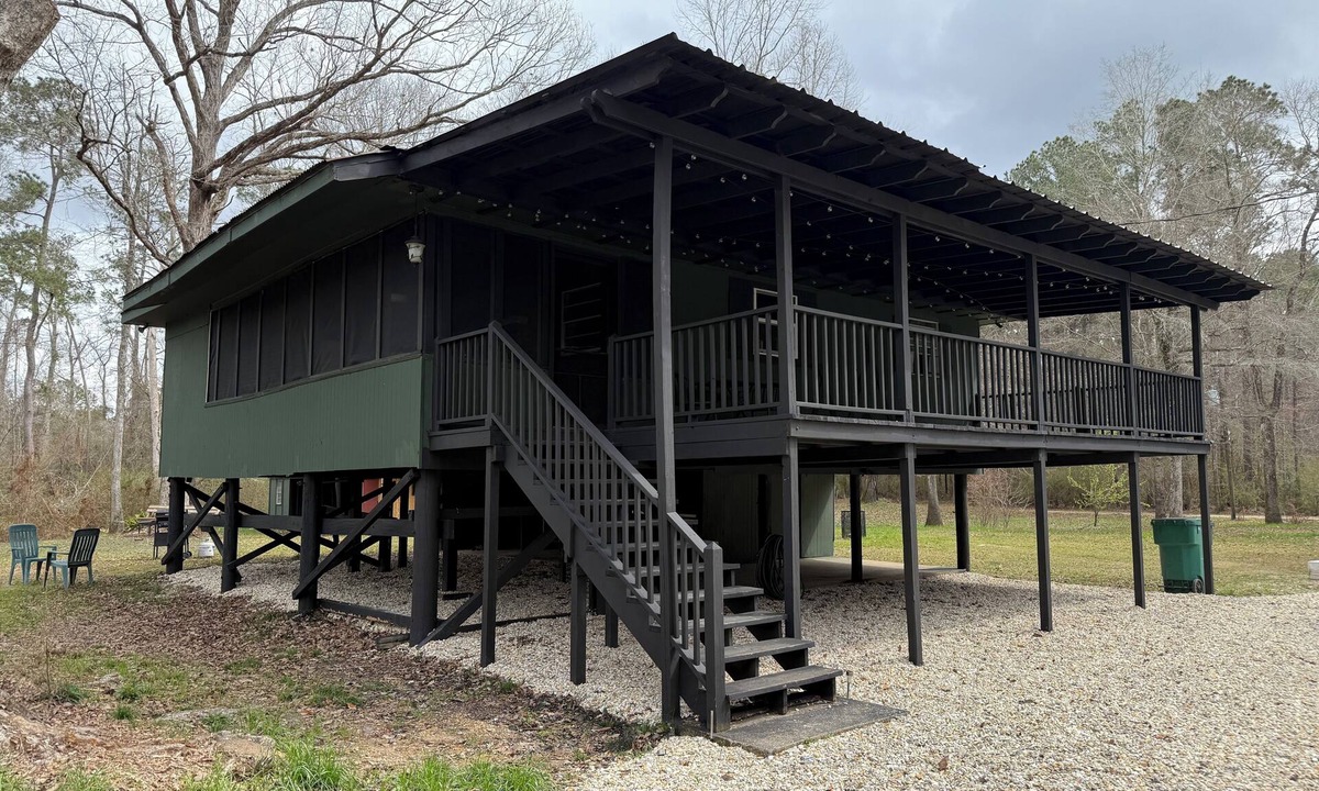 Fluker House | The Woods Camp w/waterfront view on the River! WIFI & Pet Friendly!
