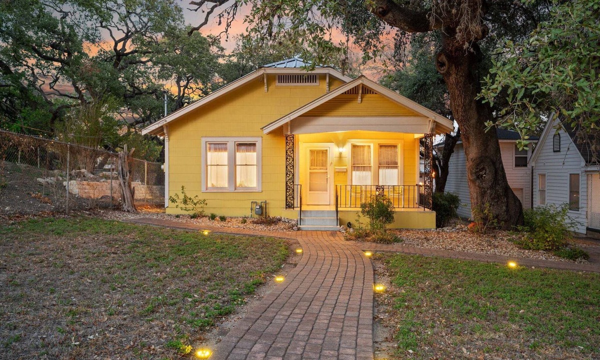 Travis Heights House | The Yellow Rose of SoCo:Charming Home Steps from South Congress and 1 mile to Downtown