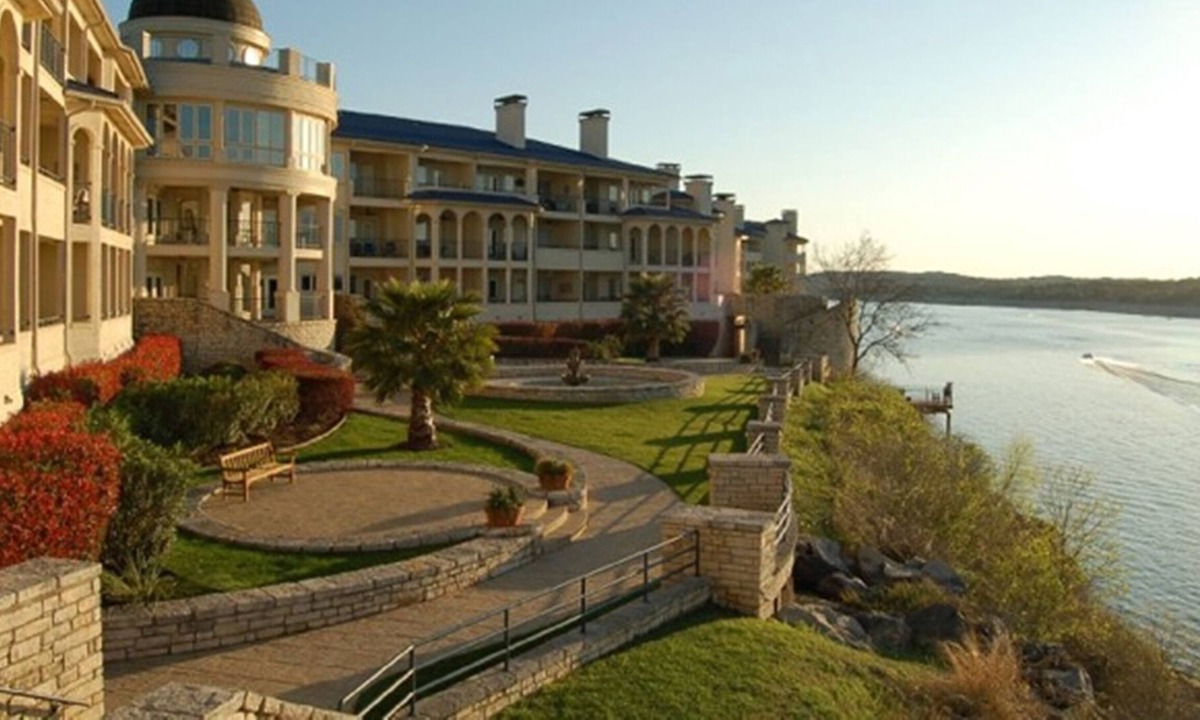 Highland Lake Estates Condo | This cozy 1 bedroom condo is located on the The Island on Lake Travis.