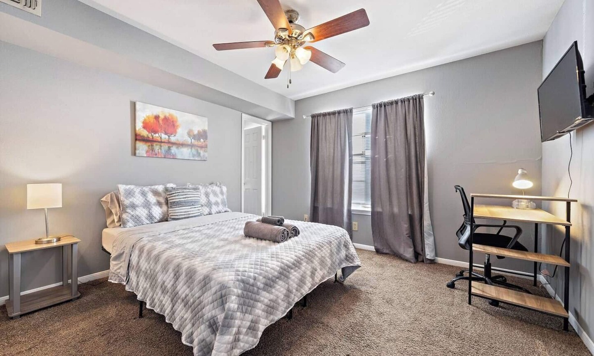 Greater Fondren Southwest House | This spacious townhouse is situated in a quiet gated community close to the Texas Medical Center and Downtown Houston. Its convenient location and modern amenities make it an excellent choice for families, business travelers, singles, and couples.
