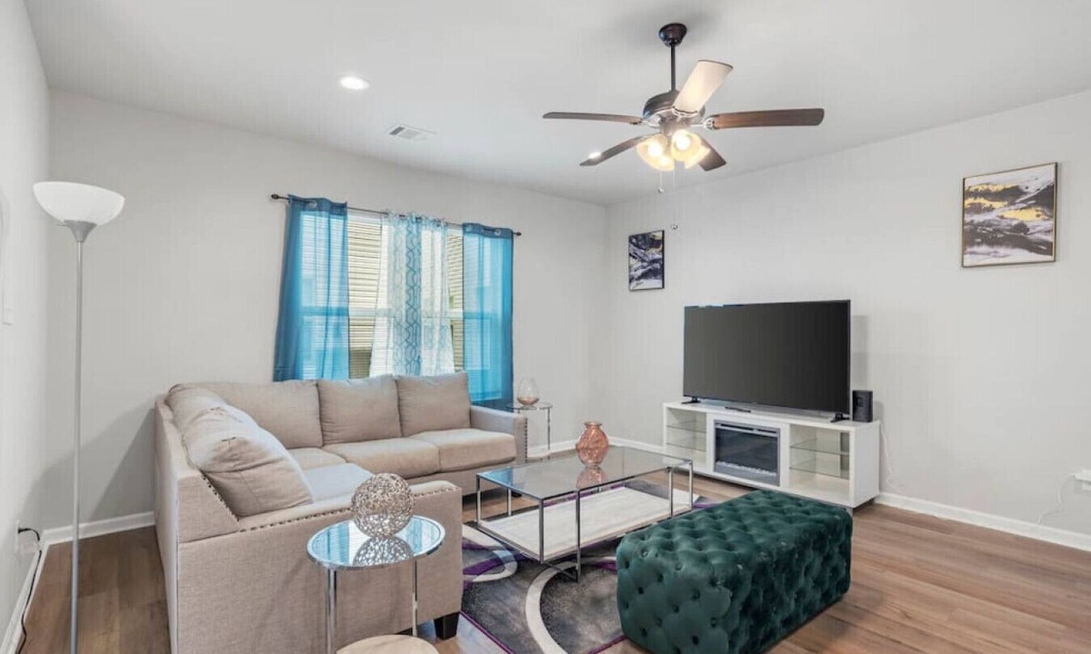 Highlands - Perkins Villa | Tigers Lair Bungalow by LSU Baseball Park - CB1030