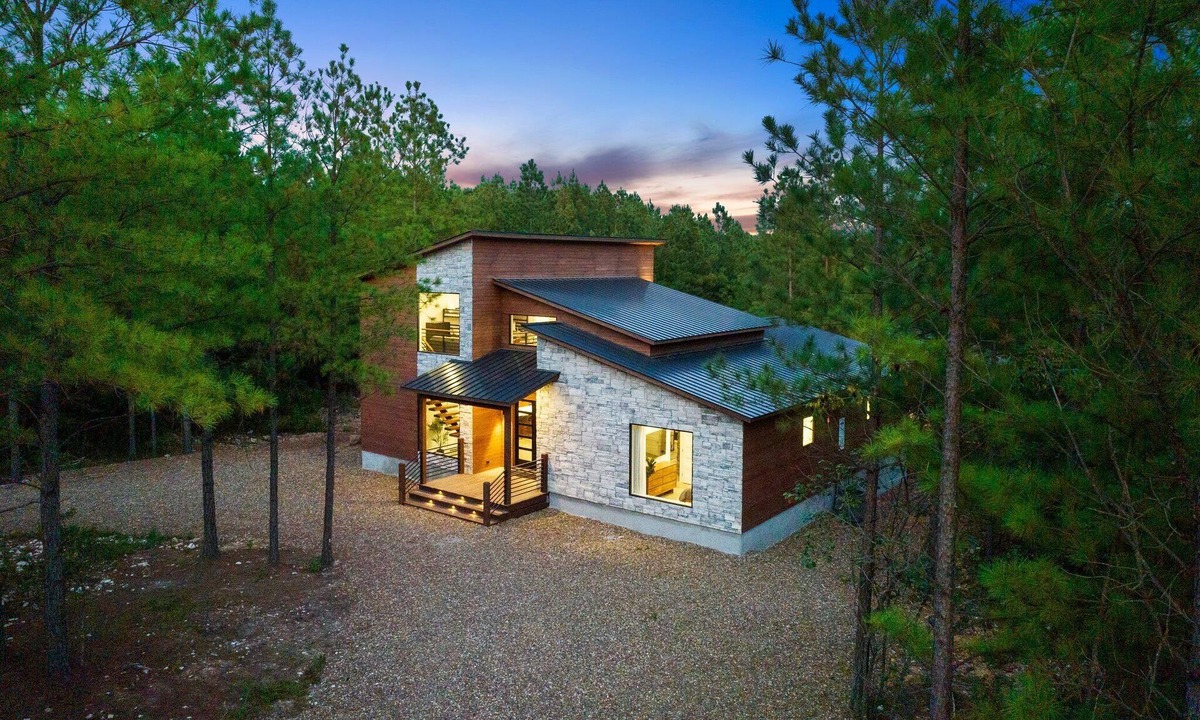 Hochatown Cabin | Timberstone: Modern—A+ Gameroom, Backyard & Location—75" TV
