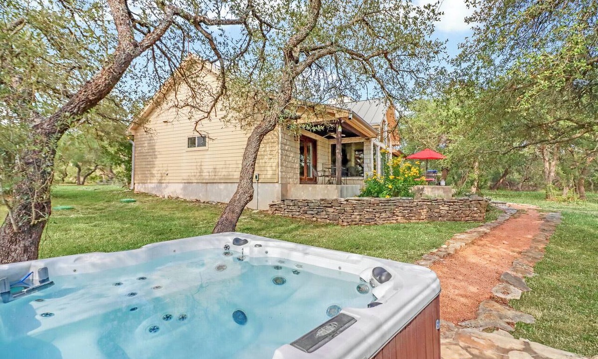 Wimberley House | Totally relax in luxury* Acres of views* private hot tub; peace & quiet