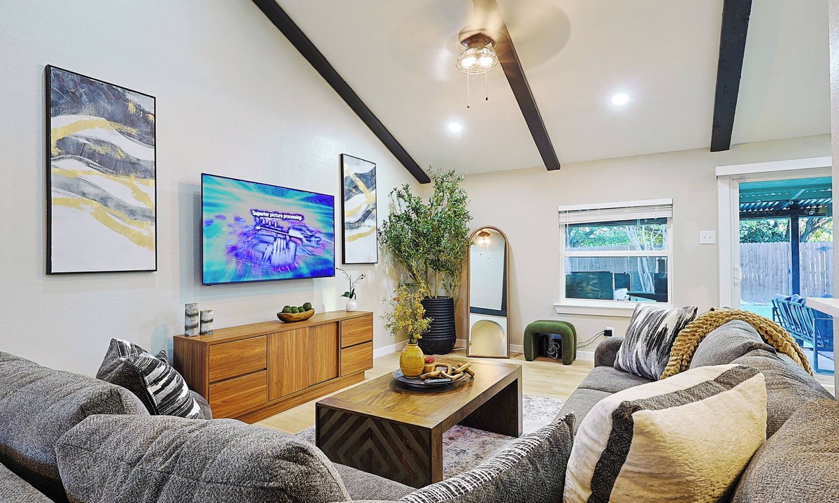 Richardson House | Tranquil Chic 3BR Getaway Sauna/Gym/HotTub/Game Room