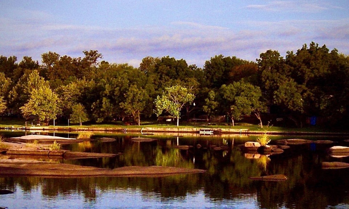 Burnet House | Tranquil Lake LBJ getaway! No boat traffic. Swim, Kayak, SUP & Fish in Peace!