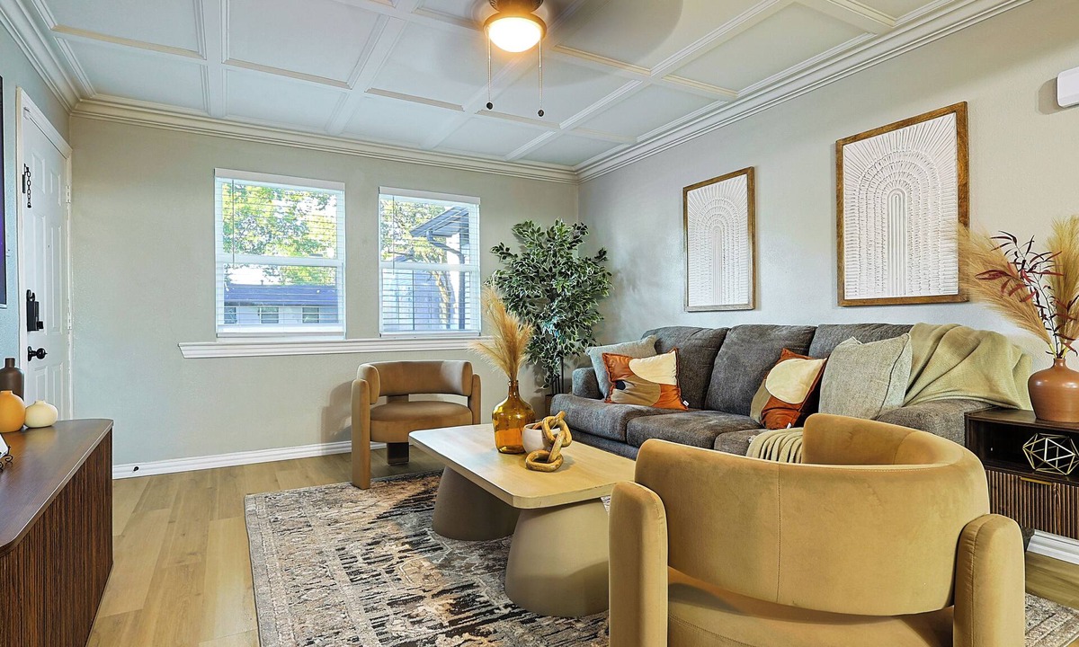 Farmers Branch House | Tranquil Modern 3BR 8 Sleeps Retreat Sauna/Hot Tub/Gym/Game Corporate/Family