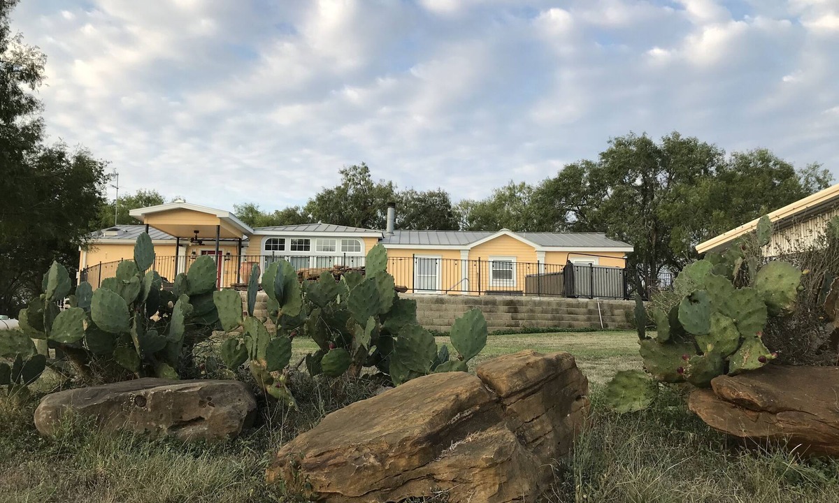 Sutherland Springs House | Tranquil Ranch w SPA and POOL - option to heat pool - on Cibolo Creek, sleeps 9