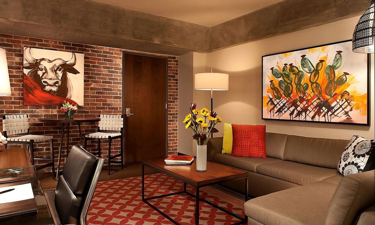 Downtown San Antonio Hotel | Tranquil Riverside Oasis! Dog-friendly Property w/Pool, Near Aztec Theatre