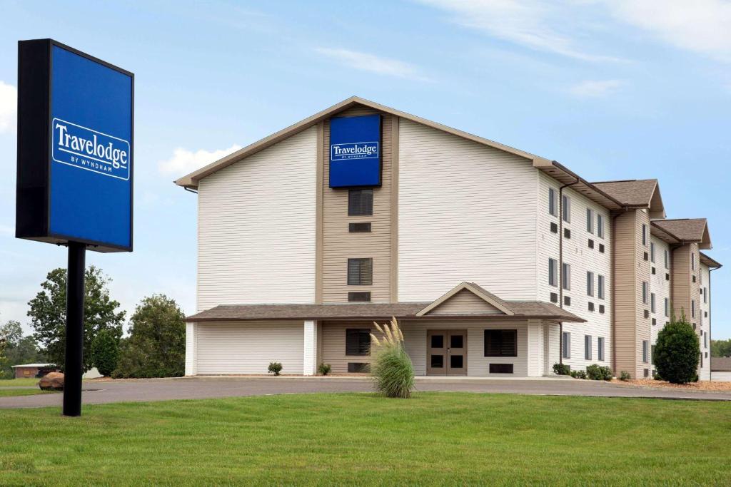 Blanks Hotel | Travelodge by Wyndham Livonia