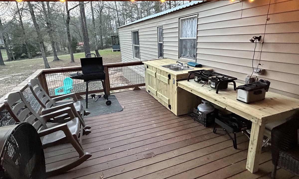 Negreet House | TWIN PINES Toledo Bend Camp with plenty of boat parking in quiet neighborhood