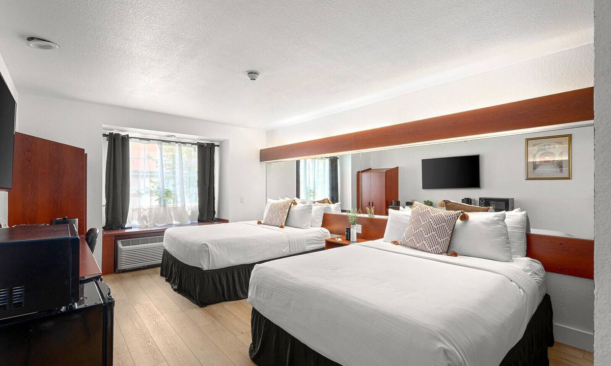 Bentonville Hotel | Unique Bentonville Stay – Dog Park, Bike Storage, Espresso Bar. The Block Hotel