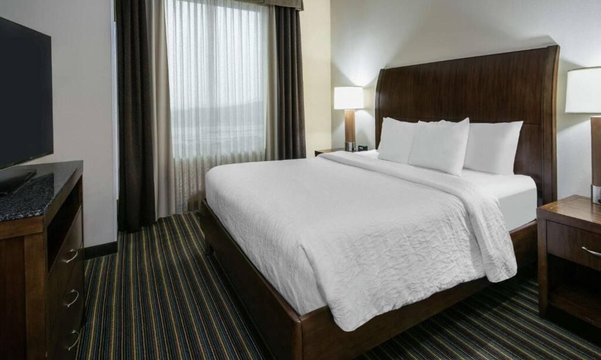 Far North Central Hotel | Unwind and Recharge in a Serene Space Near The Shops of La Cantera - 1.9 miles