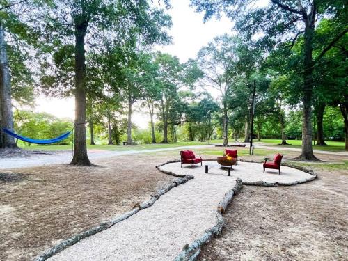 Lafayette House | Unwind & Relax at Azalea Cottage on Bayou