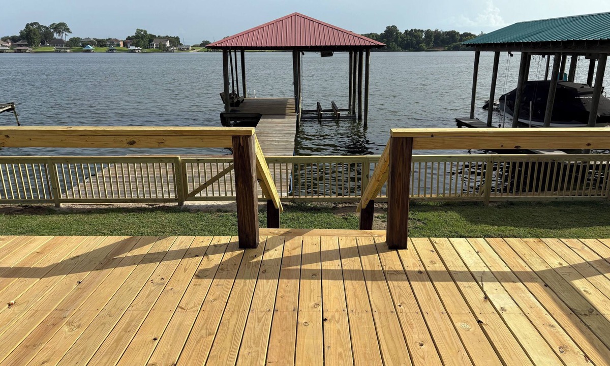 Jarreau House | Updated 4-bedroom Toddler safe backyard, new appliances and furniture, green egg