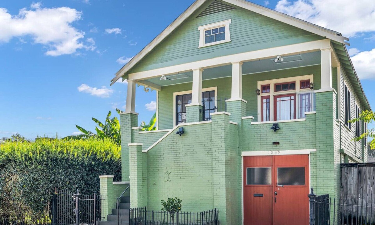 New Orleans House | Updated 5BR Bywater Home - Backyard, 2 Living Rms