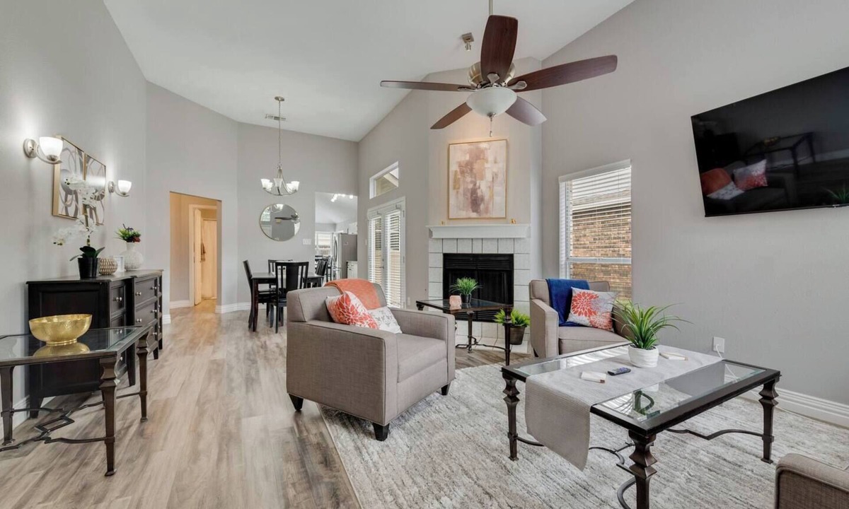 Coppell House | Updated, Comfortable, and Quiet Space close to DFW International Airport!