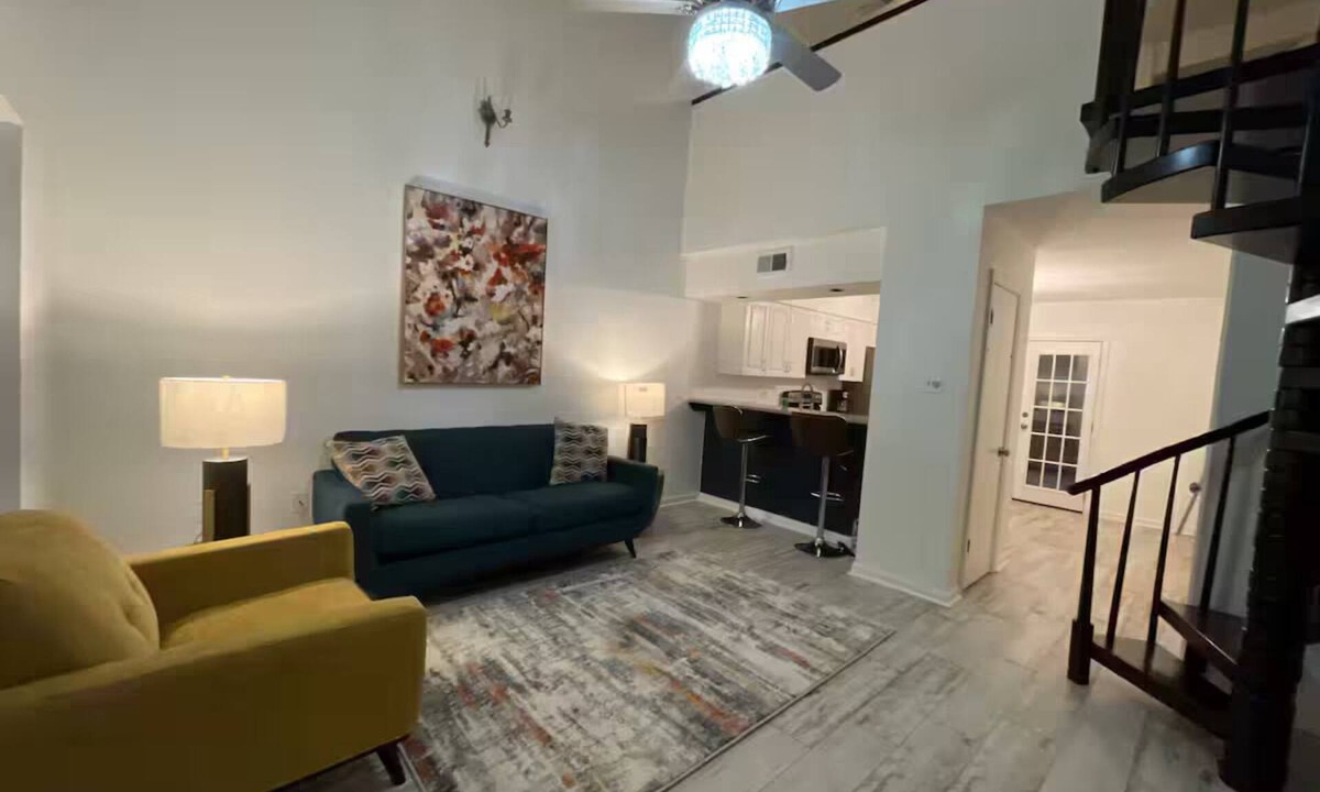 South Baton Rouge House | Updated townhouse