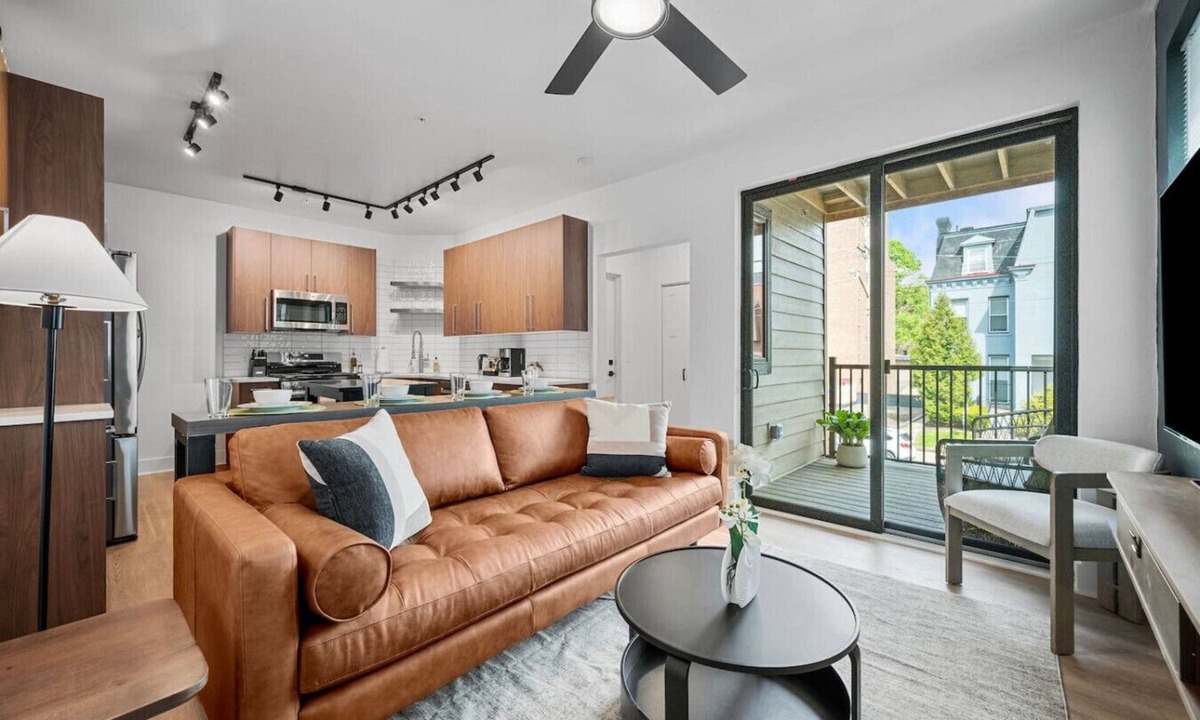Shadyside Apartment | Upscale Double King Suite|4 Beds| Premier Location