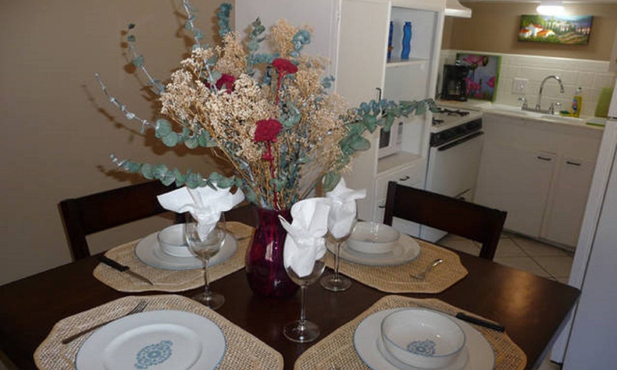 Knox - Henderson Apartment | Uptown Dallas - Large 1 bd #7, WiFi, Parking, Near Restaurants & Shops, & Safe
