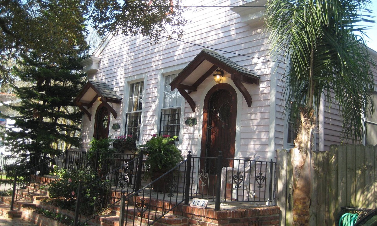 Black Pearl Apartment | UPTOWN NEAR AUDUBON PARK/ST. CHARLES AV. OSCHNER