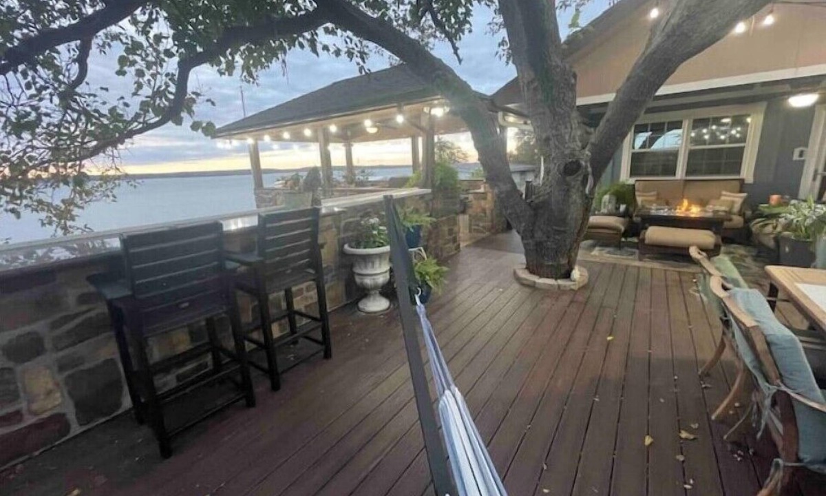 Lake Bridgeport House | Vacay on the Lake-off of HWY 380