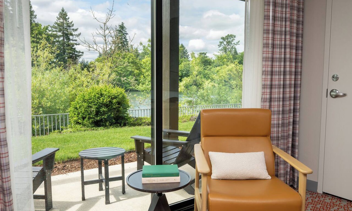 Central Oregon Hotel | Valley River Inn