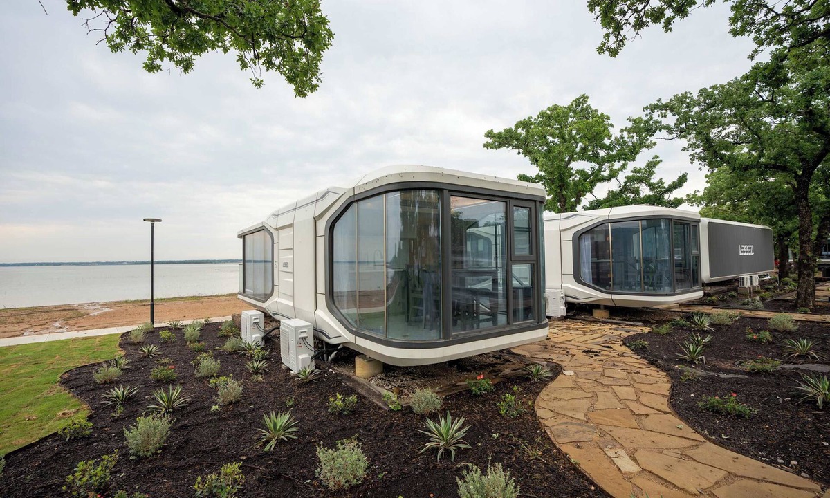 Runaway Bay Apartment | Vessel 8 - Lakefront Vessel Living | Modern Touches Grill Nature Views