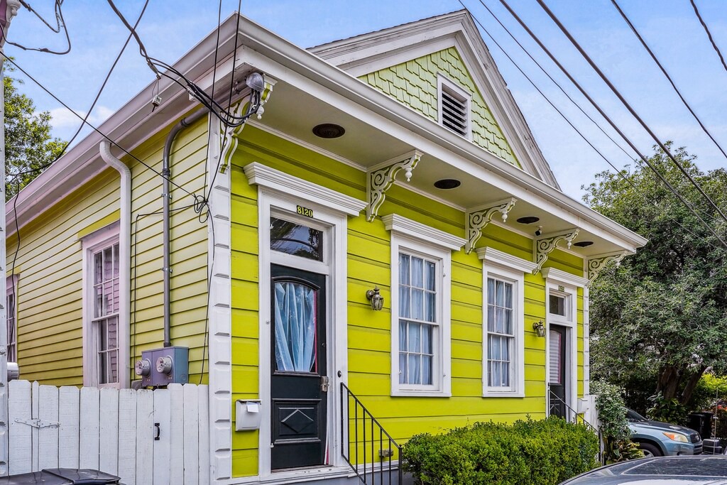 Leonidas House | Vibrant, single-level getaway with patio & central AC - dog-friendly