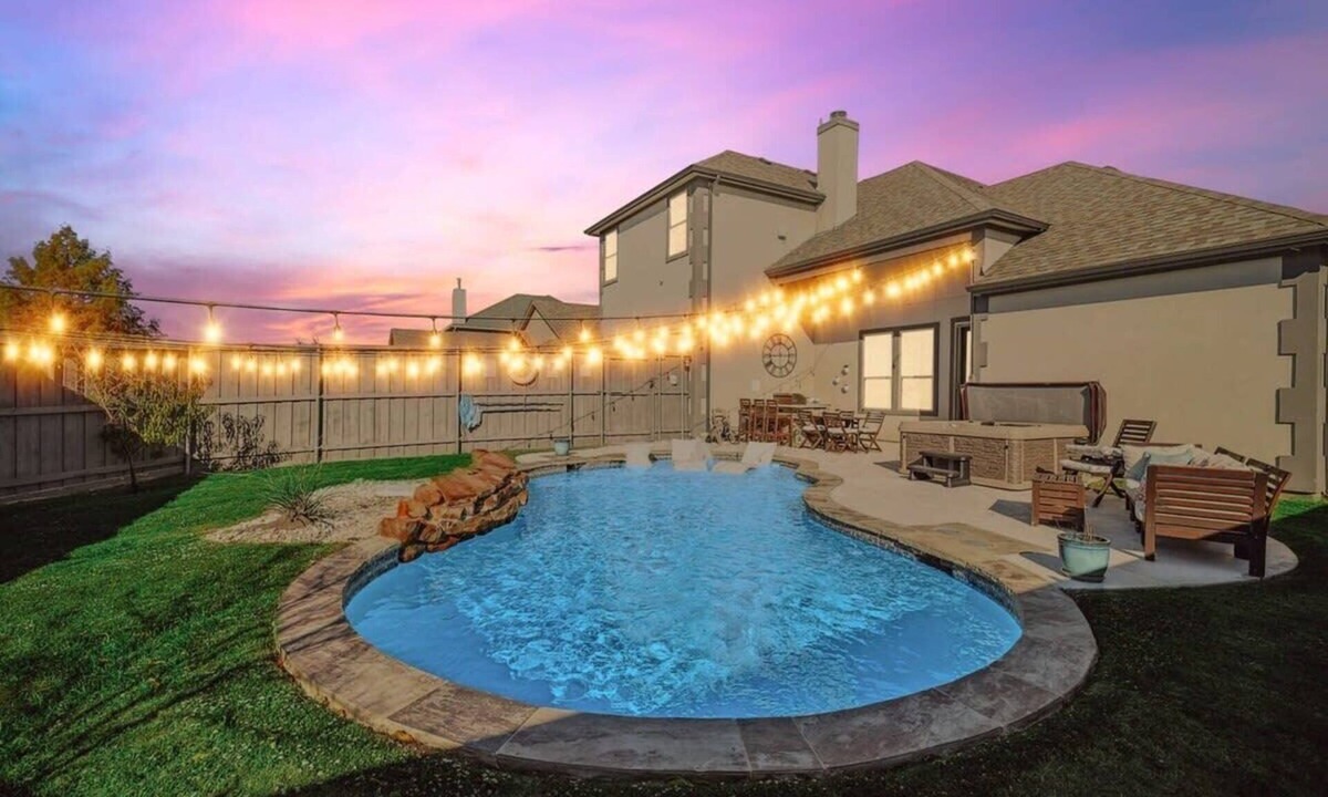 Rowlett House | Vibrant Texas Escape | 5BR, Pool & Hot Tub