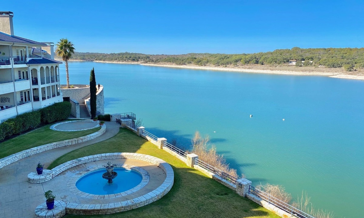 Highland Lake Estates Condo | VILLA 2302 - Top Floor Lakefront Views - Private Grill - Island Amenities