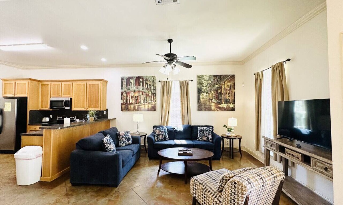 Pine Grove Apartment | Villa 3, spacious townhouse in Tickfaw, LA
